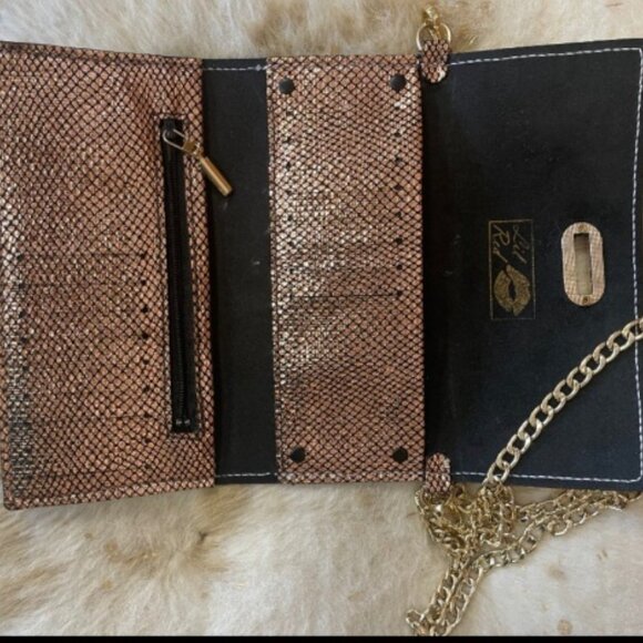 Tri-fold leather wallet with strap crossbody and wristlet - Picture 8 of 8